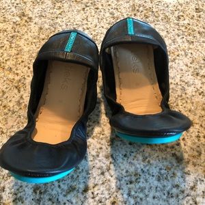 ❤️SOLD❤️Brand new matte black tieks size 8